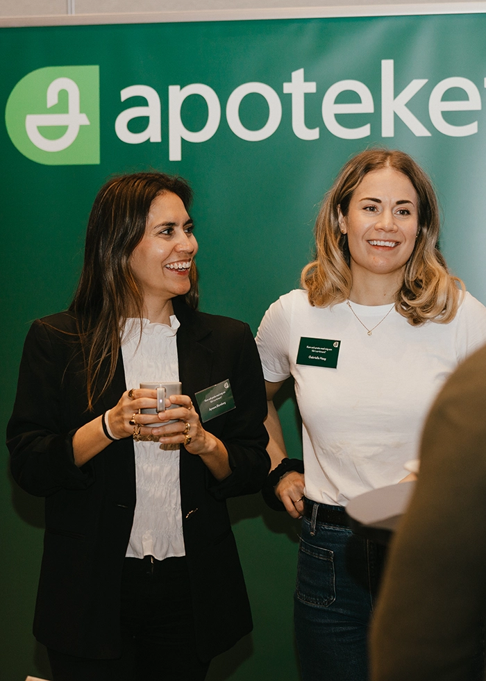 Samtal och nätverkande under Apoteket Ledarkickoff 2025 – ett internt ledarevent med fokus på dialog, gemenskap och stärkt organisationskultur.