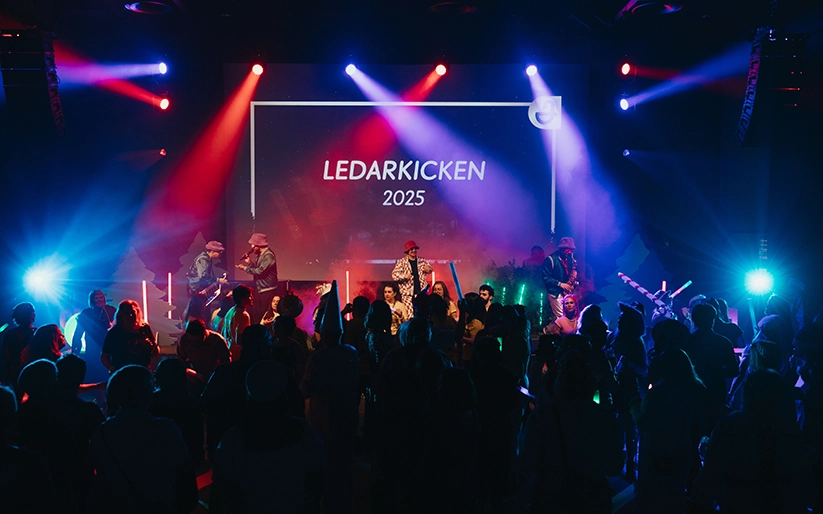 Kvällsunderhållning under Apoteket Ledarkickoff 2025 – ett engagerande ledarevent med scenproduktion, musik och gemensam upplevelse på Clarion Arlanda.