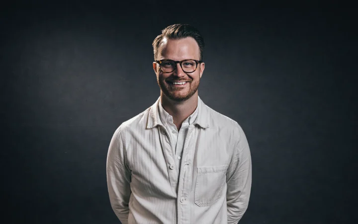 Studiobild på Alex Rosta